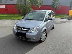 Grau Gebraucht 2005 Opel Meriva S Van / Kleinbus | 4.950 € (Teuer)