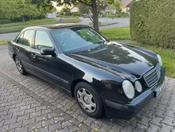 Schwarz Gebraucht 2001 Mercedes E220 Limousine | 4.200 €