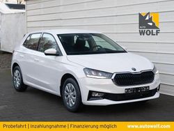 Weiß Gebraucht 2023 Skoda Fabia Ambition Limousine | 17.390 € (Fairer Preis)
