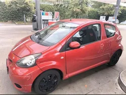 Rot Gebraucht 2011 Toyota Aygo Kleinwagen | 2.400 € (Fairer Preis)