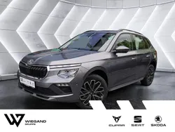 Grau (grau / graphitgrau) Neu 2025 Skoda Kamiq Selection SUV | 30.300 € (Etwas zu teuer)