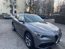 Grau Gebraucht 2017 Alfa Romeo Stelvio SUV | 22.900 € (Teuer)