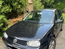 Schwarz Gebraucht 2001 VW Golf IV Kleinwagen | 1.650 € (Etwas zu teuer)