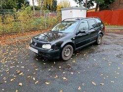 Schwarz Gebraucht 2002 VW Golf IV Kombi | 2.600 € (Fairer Preis)