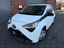 Weiß Gebraucht 2021 Toyota Aygo Kleinwagen | 7.590 € (Guter Preis)