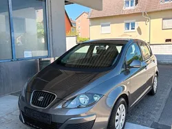 Grau Gebraucht 2015 Seat Altea Reference Van / Kleinbus | 4.550 € (Fairer Preis)