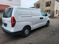 Weiß Gebraucht 2009 Hyundai H-1 Van / Kleinbus | 4.700 €