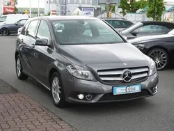Grau Gebraucht 2014 Mercedes B180 Van / Kleinbus | 12.990 € (Fairer Preis)
