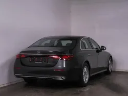 Grau Gebraucht 2024 Mercedes E220 Avantgarde Limousine | 46.880 € (Superpreis)