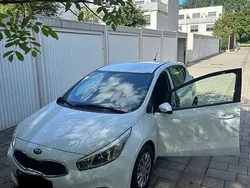 Weiß Gebraucht 2013 Kia Ceed 2 Limousine | 5.800 € (Fairer Preis)