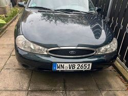 Grün Gebraucht 1997 Ford Mondeo Ambiente Limousine | 950 € (Fairer Preis)