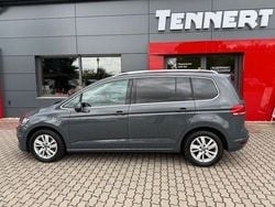 Grau Gebraucht 2023 VW Touran Highline Van / Kleinbus | 28.990 € (Guter Preis)