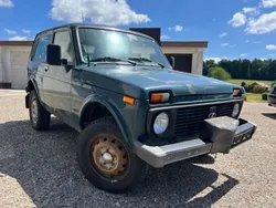 Grün Gebraucht 2010 Lada niva SUV | 6.498 € (Fairer Preis)