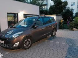 Braun Gebraucht 2010 Renault Grand Scénic III Van / Kleinbus | 5.200 € (Etwas zu teuer)