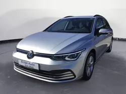 Reflexsilber metallic (metallic) Gebraucht 2023 VW Golf VIII Life Kombi | 25.890 € (Fairer Preis)