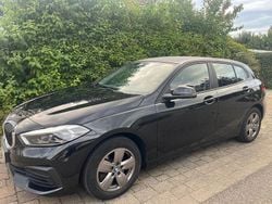 Schwarz Gebraucht 2020 BMW 118 Advantage Kleinwagen | 15.300 € (Guter Preis)