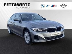 Skyscraper grau metallic Gebraucht 2024 BMW 318 Comfort Edition Limousine | 31.799 € (Superpreis)