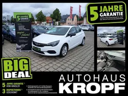 Schneeweiss Gebraucht 2021 Opel Astra Limousine | 14.440 € (Guter Preis)