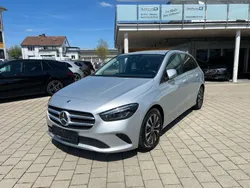 Silber Gebraucht 2021 Mercedes B200 Van / Kleinbus | 24.900 € (Fairer Preis)