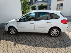 Weiß Gebraucht 2009 Renault Clio GrandTour Dynamique Kombi | 2.490 € (Fairer Preis)