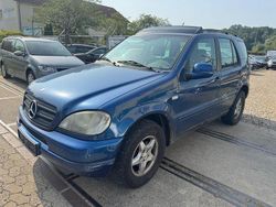 Jaspisblau metalliclack Gebraucht 2001 Mercedes ML270 SUV | 2.250 € (Superpreis)
