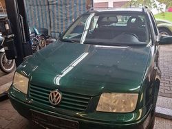 Grün Gebraucht 2001 VW Bora Trendline Limousine | 1.699 € (Superpreis)