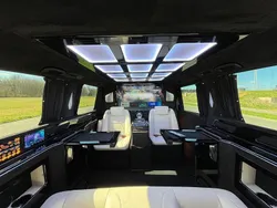 Schwarz Gebraucht 2023 Mercedes V220 Business Van / Kleinbus | 73.998 € (Guter Preis)