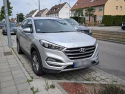 Silber Gebraucht 2016 Hyundai Tucson Classic SUV | 11.999 € (Fairer Preis)