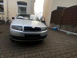 Grau Gebraucht 2003 Skoda Fabia Kleinwagen | 900 € (Fairer Preis)