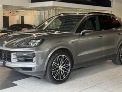 Grau Gebraucht 2024 Porsche Cayenne SUV | 102.850 € (Superpreis)