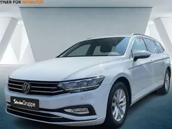 Weiß Gebraucht 2023 VW Passat Business Kombi | 26.960 € (Guter Preis)