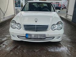 Weiß Gebraucht 2005 Mercedes C200 Limousine | 4.650 € (Etwas zu teuer)