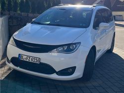 Weiß Gebraucht 2018 Chrysler Pacifica Van / Kleinbus | 19.990 €