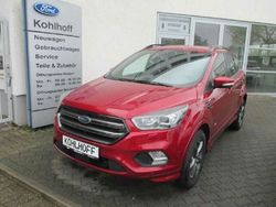 Rot Gebraucht 2017 Ford Kuga ST-Line SUV | 23.470 €