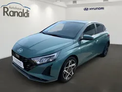 Mangrove green / mic Gebraucht 2024 Hyundai i20 Prime Limousine | 21.390 € (Fairer Preis)