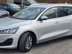 Silber Gebraucht 2022 Ford Focus Titanium Limousine | 17.485 € (Fairer Preis)