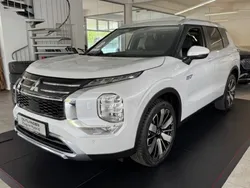 Weiß Neu 2025 Mitsubishi Outlander P-HEV Edition SUV | 57.339 €