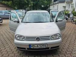 Silber Gebraucht 2000 VW Golf IV Comfortline Limousine | 2.500 € (Fairer Preis)