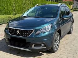 Grün Gebraucht 2018 Peugeot 2008 SUV | 12.000 € (Fairer Preis)