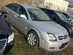 Grau Gebraucht 2005 Opel Vectra Limousine | 900 € (Fairer Preis)