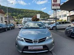 New medium silver Gebraucht 2013 Toyota Auris Executive Kleinwagen | 6.900 € (Fairer Preis)