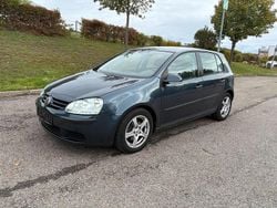 Blau Gebraucht 2005 VW Golf V Kleinwagen | 2.200 € (Fairer Preis)