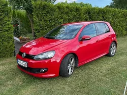 Rot Gebraucht 2010 VW Golf VI Highline Kleinwagen | 7.899 €