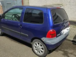Blau Gebraucht 2000 Renault Twingo Kleinwagen | 1.500 € (Etwas zu teuer)