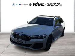Weiß Gebraucht 2024 BMW 530e M Sport Kombi | 52.490 €