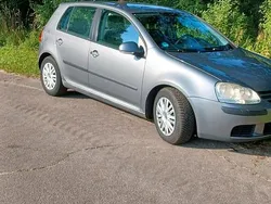 Grau Gebraucht 2005 VW Golf V Limousine | 2.200 € (Etwas zu teuer)