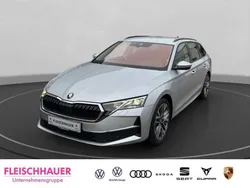 Brilliantsilber metallic Gebraucht 2025 Skoda Octavia Selection Kombi | 44.990 €