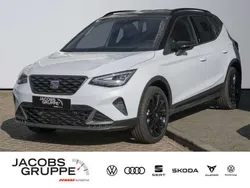Glacial weiß metallic / midnig Neu 2025 Seat Arona FR SUV | 30.490 € (Teuer)