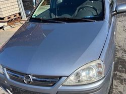 Silber Gebraucht 2006 Opel Corsa Limousine | 1.500 € (Teuer)