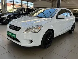 Weiß Gebraucht 2010 Kia Ceed Spirit Limousine | 5.490 € (Fairer Preis)